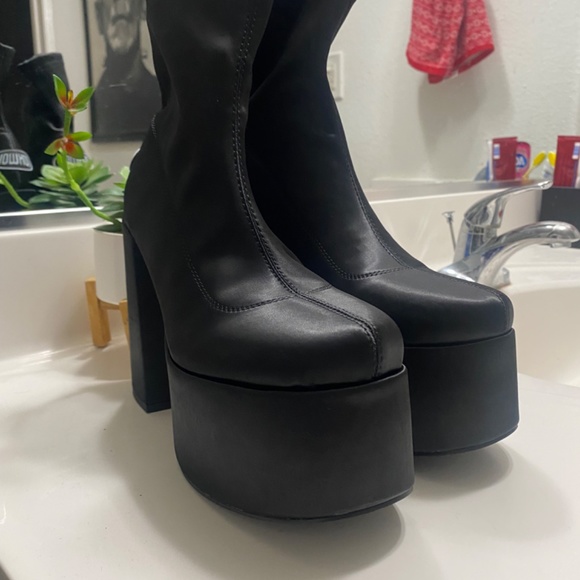 Nokwol Emerald Platform Boots - Picture 3 of 3